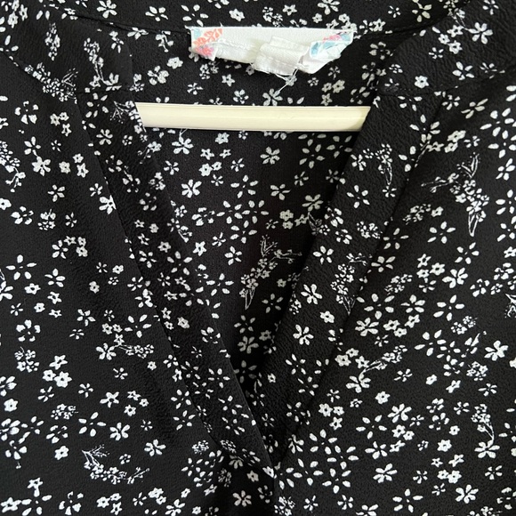 Pink Rose Front Tie Blouse⚫️ - Picture 3 of 5